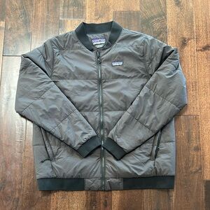 Patagonia Gray Puffer Jacket with Quilted Design